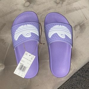 Adidas kids size 4 slide